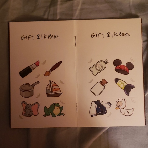 Stitch's Holiday Gift Hunt Booklet - Picture 3 of 3